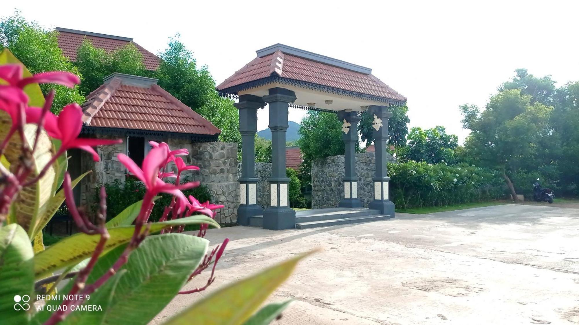 Hibis By Sparsa Vellore Luaran gambar